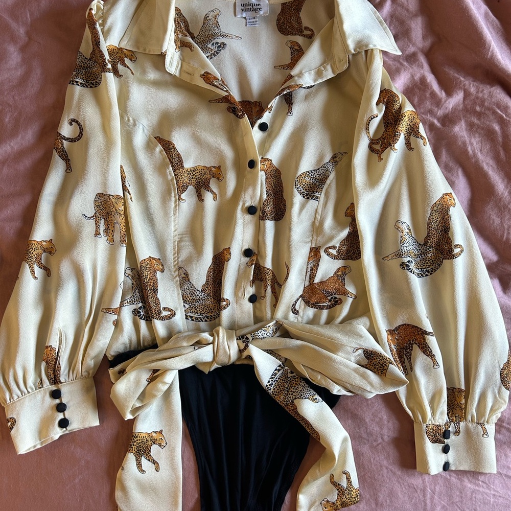 Unique Vintage Cream with Leopards Bodysuit Blouse Sz 2x or 18